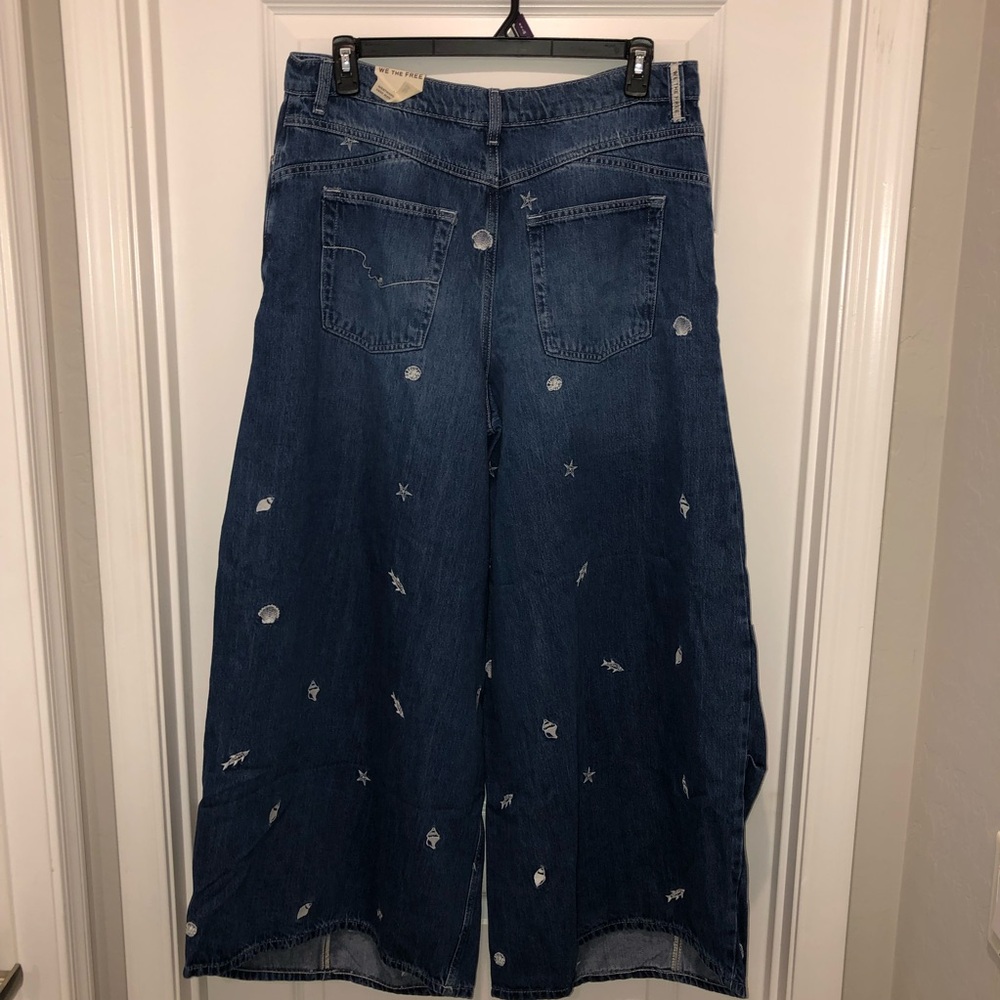We The Free by Free People Westward Embroidered Barrel Under The Sea Jeans sz 33 - Picture 10 of 10
